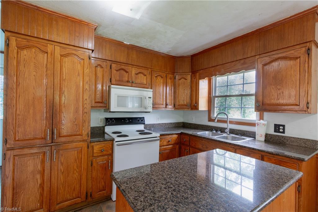1106 Bob Mabe Road Danbury, NC 27016 - Photo 9 of 35 Gallery Image 9