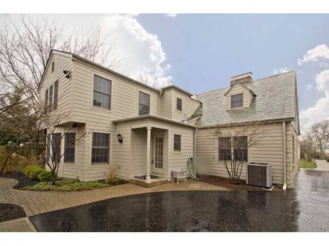 2230 Abington Road Columbus, OH 43221 - Photo 4 of 25