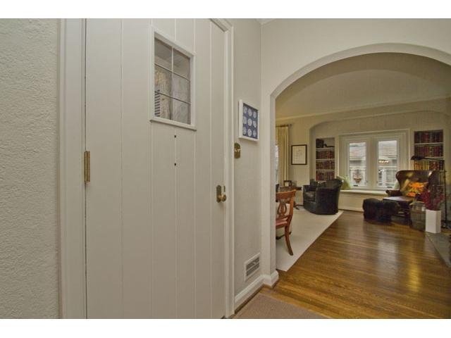 2230 Abington Road Columbus, OH 43221 - Photo 5 of 25