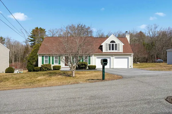 $634,900 | 87 Overledge Dr Extension, Derry, NH 03038