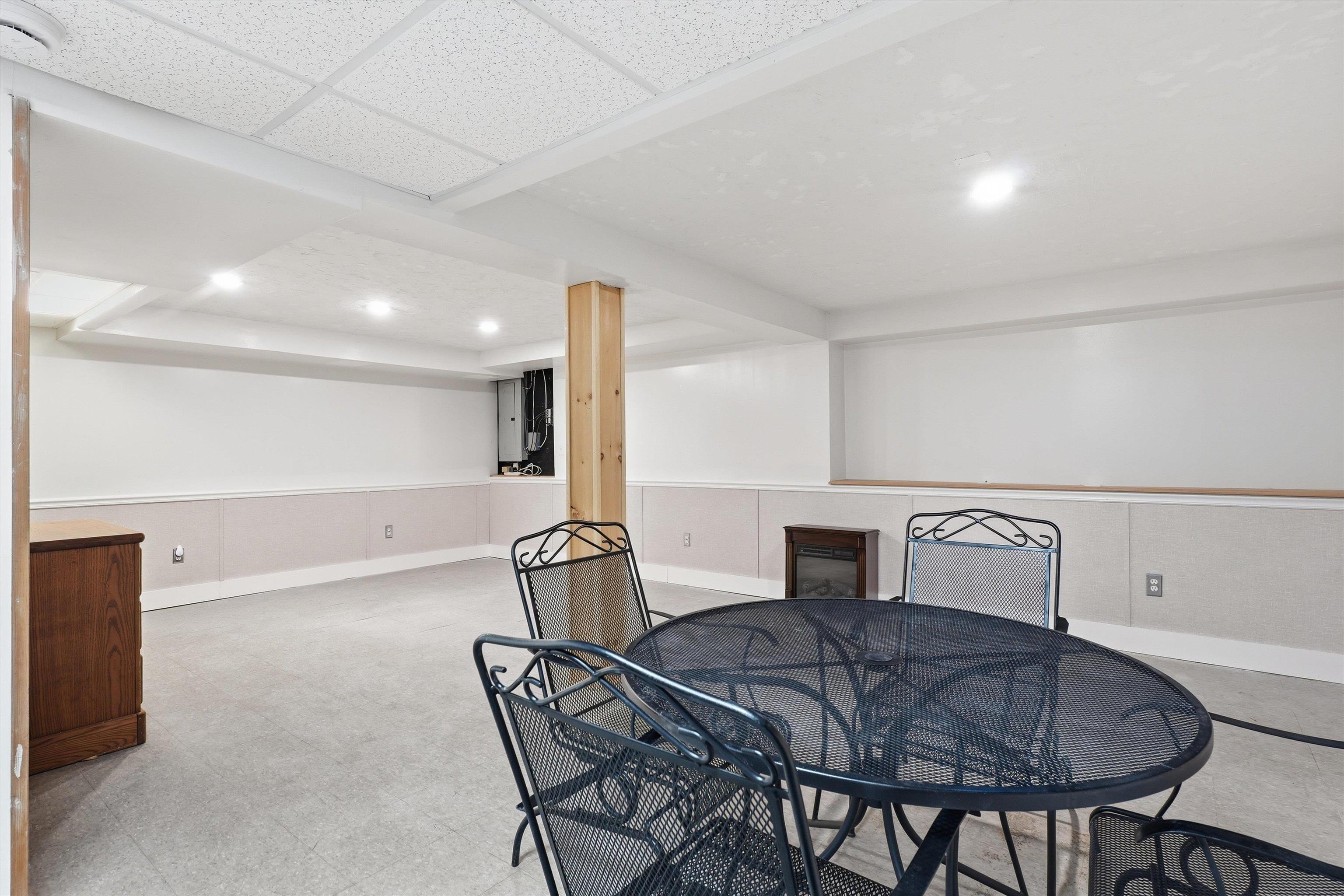 87 Overledge Dr Extension Derry, NH 03038 - Photo 25 of 48