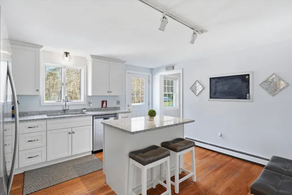 $634,900 | 87 Overledge Dr Extension, Derry, NH 03038