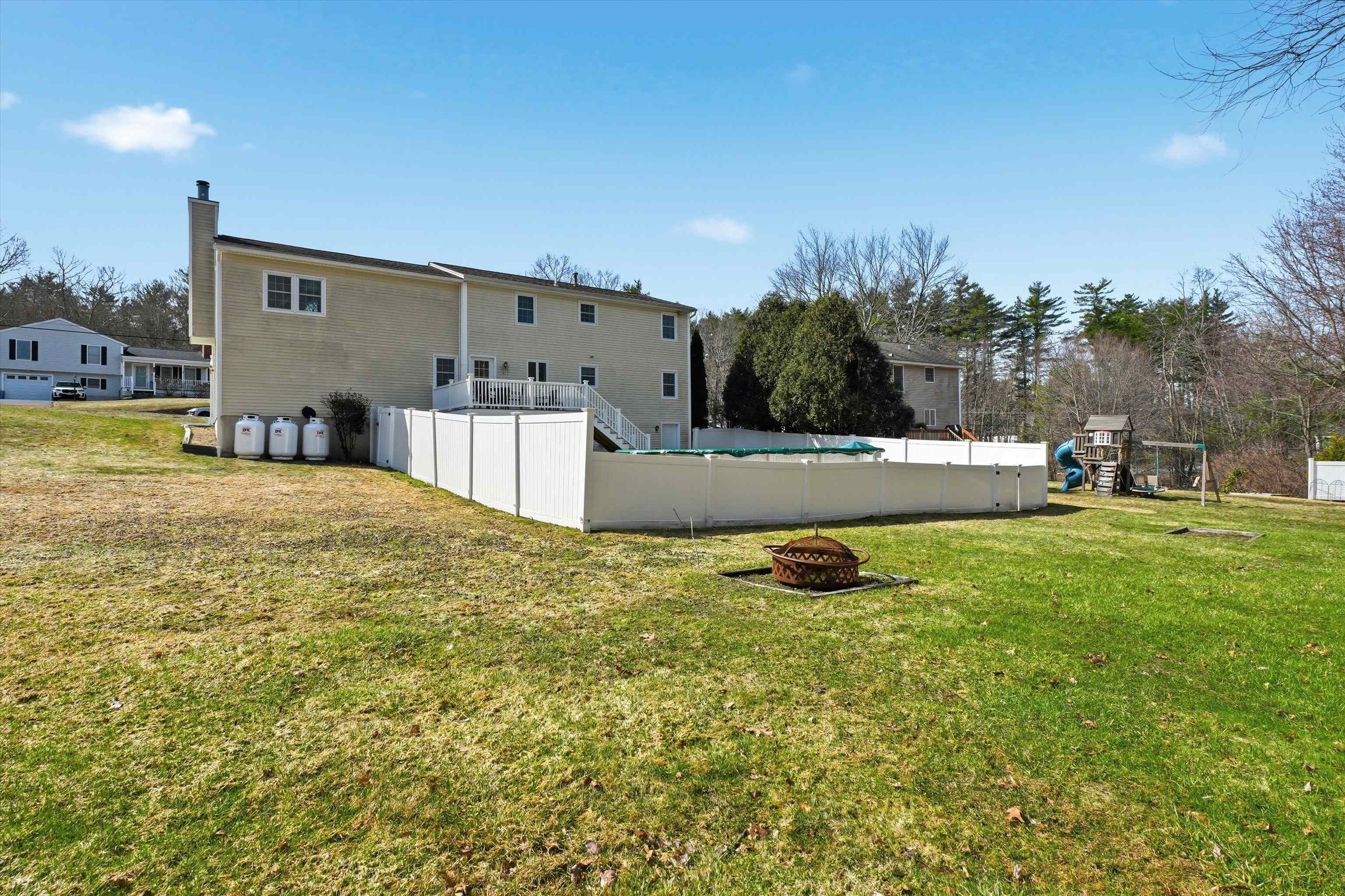 87 Overledge Dr Extension Derry, NH 03038 - Photo 32 of 48