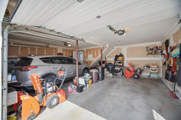 $634,900 | 87 Overledge Dr Extension, Derry, NH 03038