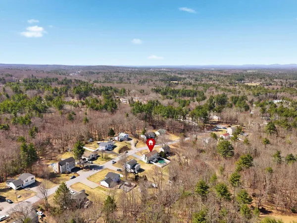 $634,900 | 87 Overledge Dr Extension, Derry, NH 03038