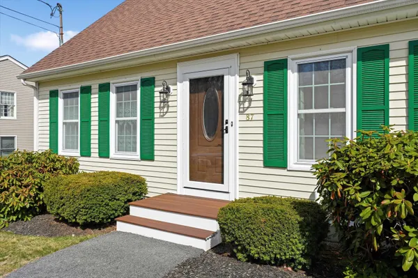 $634,900 | 87 Overledge Dr Extension, Derry, NH 03038