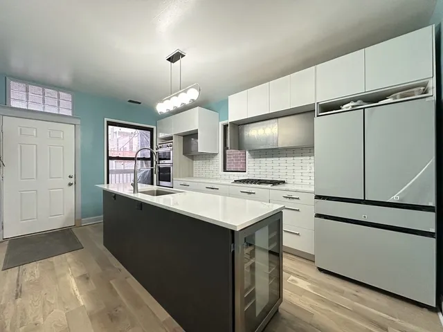 $4,495 | 3245 North Lakewood Avenue, Unit 2, Chicago, IL 60657