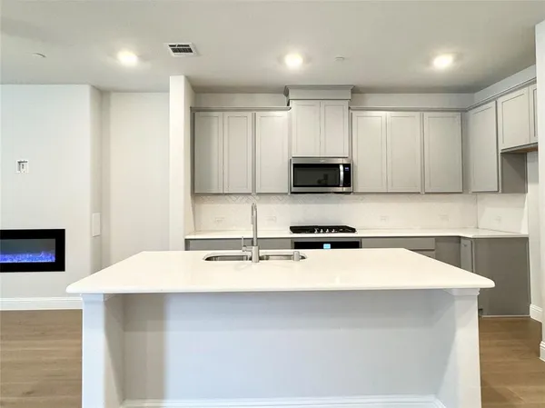 $2,850 | 7830 Bayside Drive, Rowlett, TX 75088