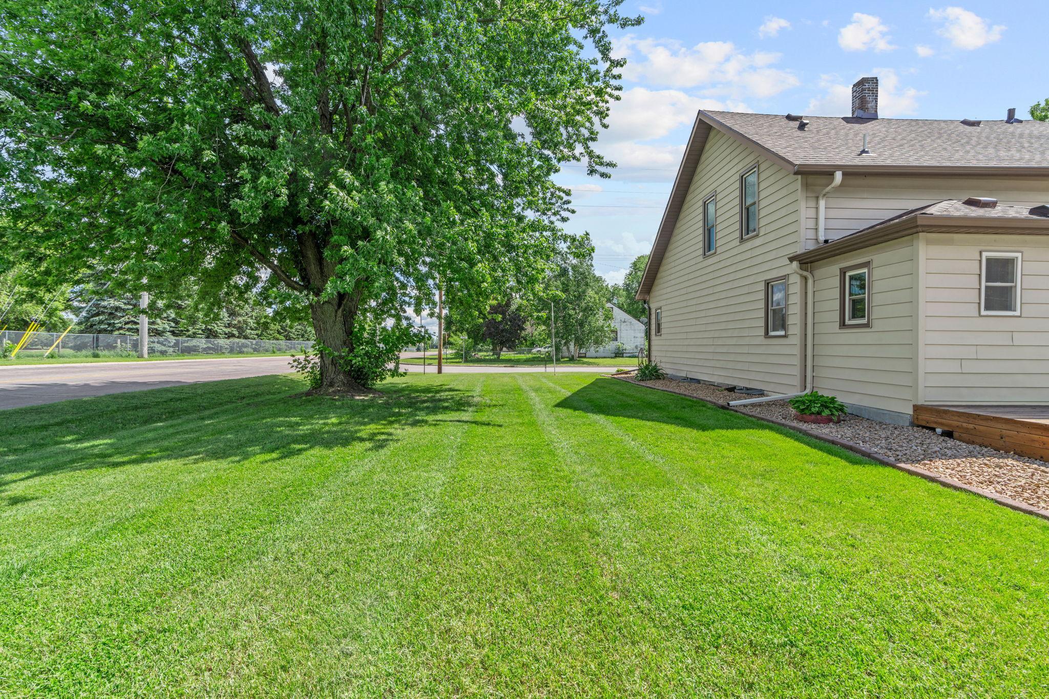 720 Fir Avenue Bird Island, MN 55310 - Photo 11 of 55