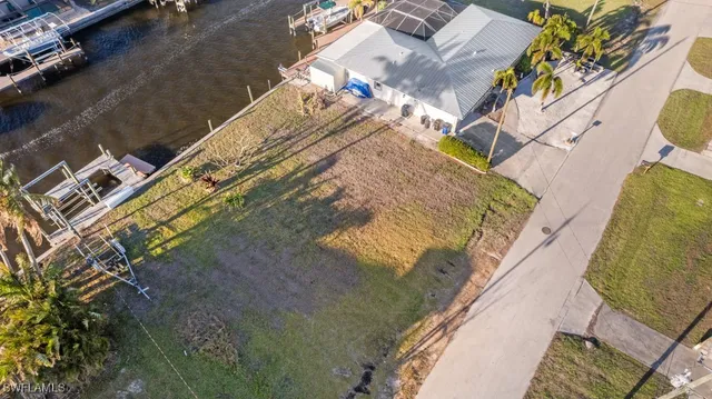 a view of an outdoor space