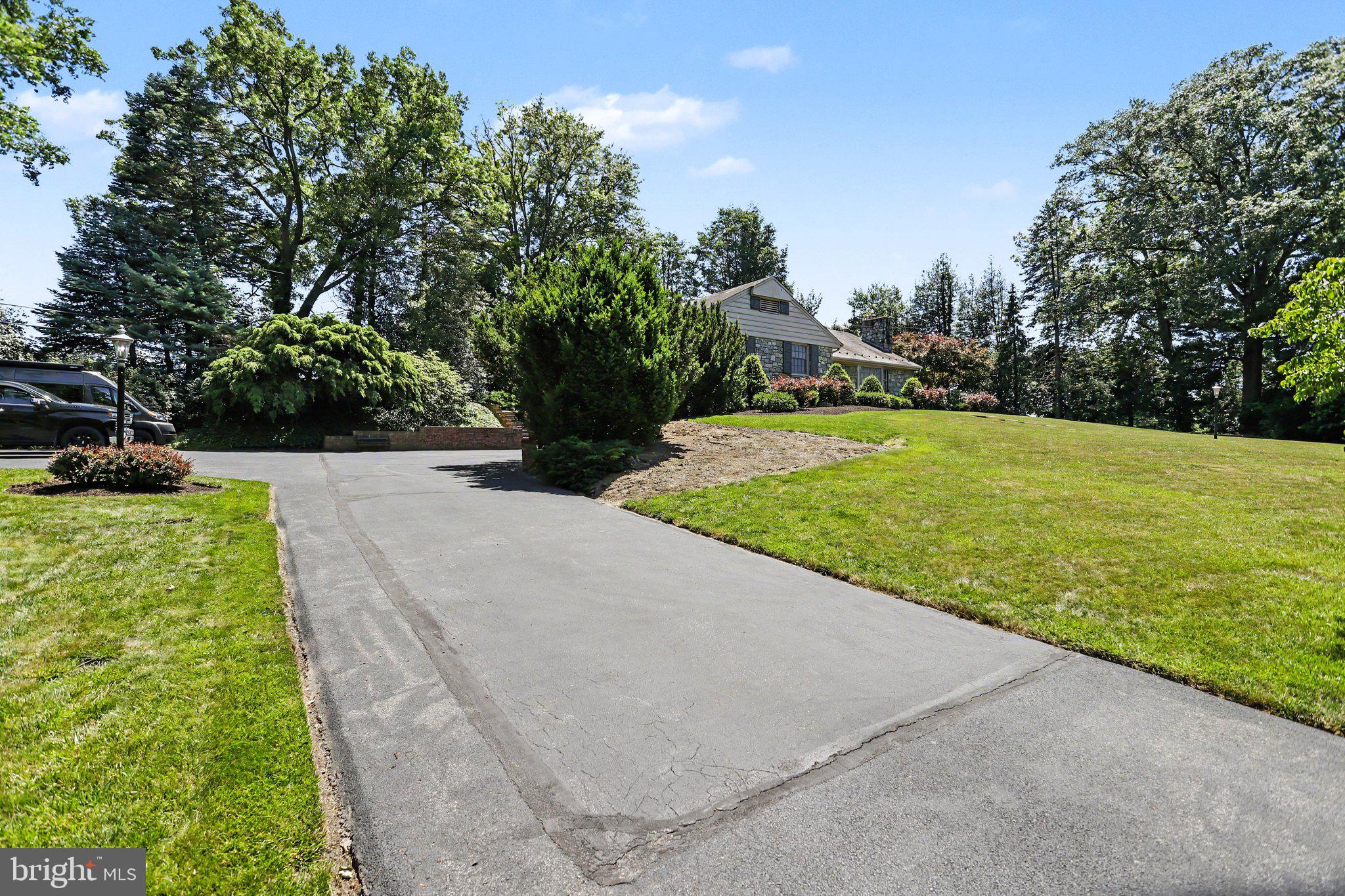 2210 Stratford Road Lancaster, PA 17603 - Photo 5 of 62 Driveway/Side View with Spacious Yard
