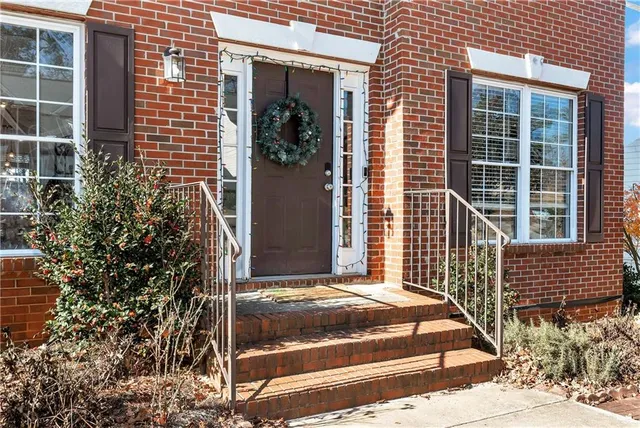 $500,000 | 1115 Lake Lucerne Road Southwest, Lilburn, GA 30047