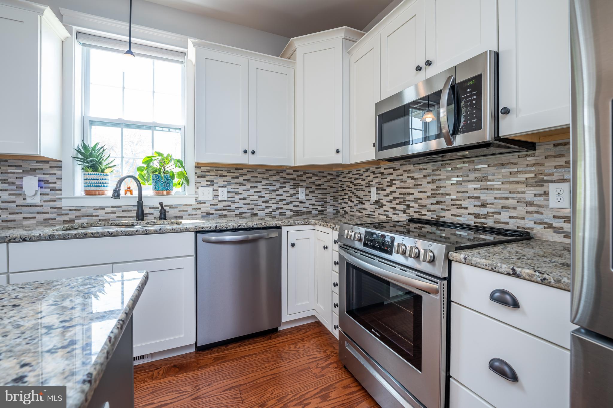 808 Bossler Road Leesport, PA 19533 - Photo 33 of 64 Kitchen - Granite, Stainless Appliances, Island