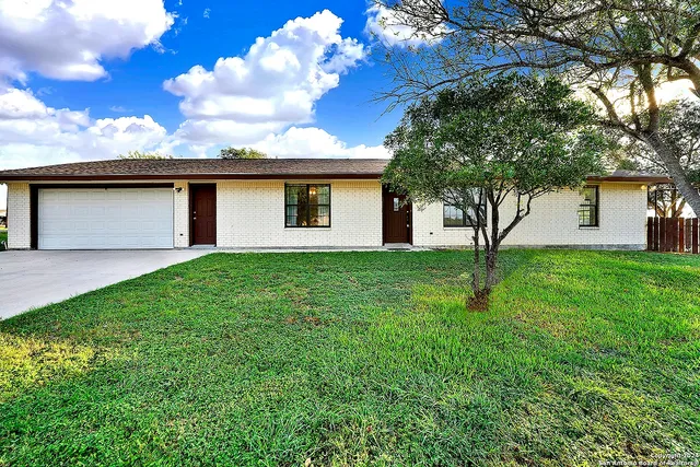 $1,800 | 412 North Pecan Street, Falls City, TX 78113