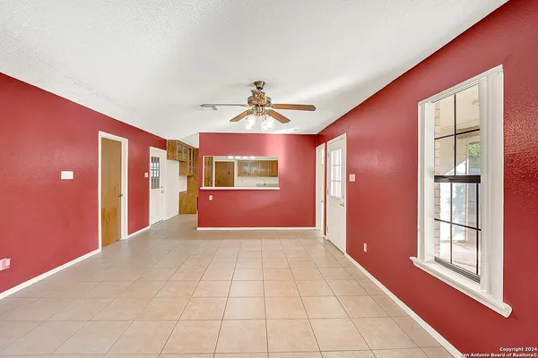 a view of an entryway with a livingroom