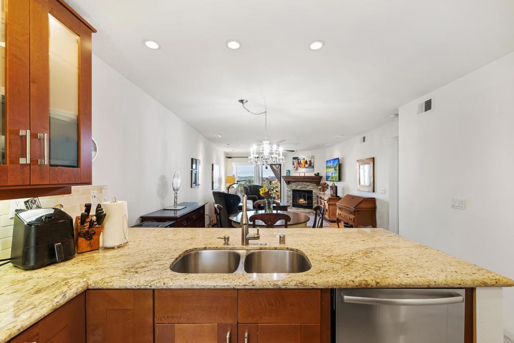136 South Jayton Lane Encinitas, CA 92024 - Photo 9 of 33