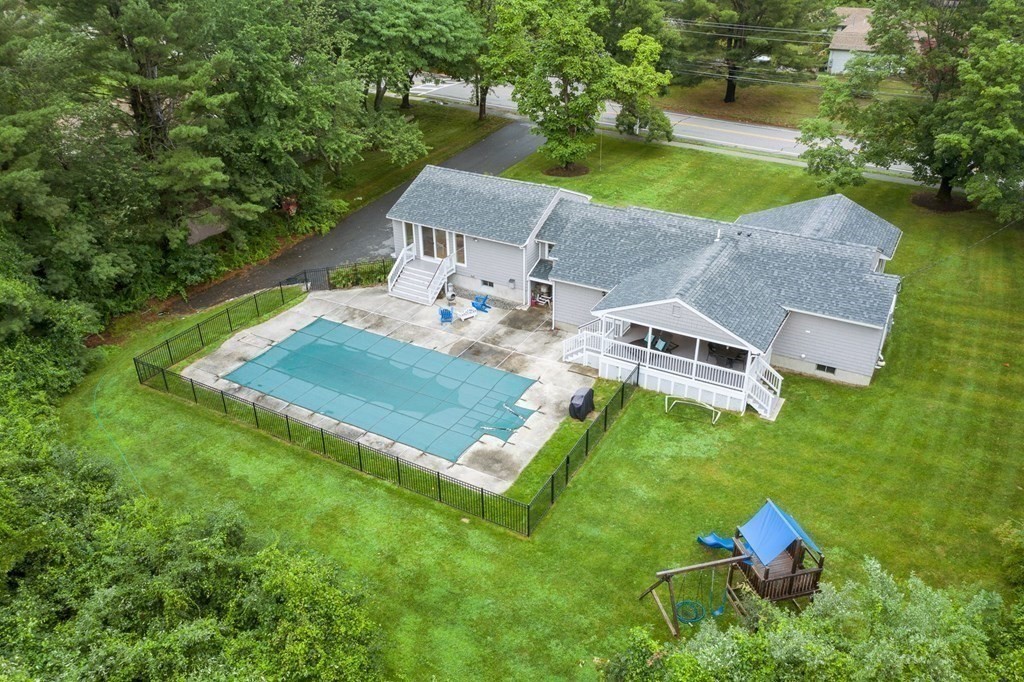 32 Lovejoy Road Andover, MA 01810 - Photo 1 of 38 Gallery Image 1