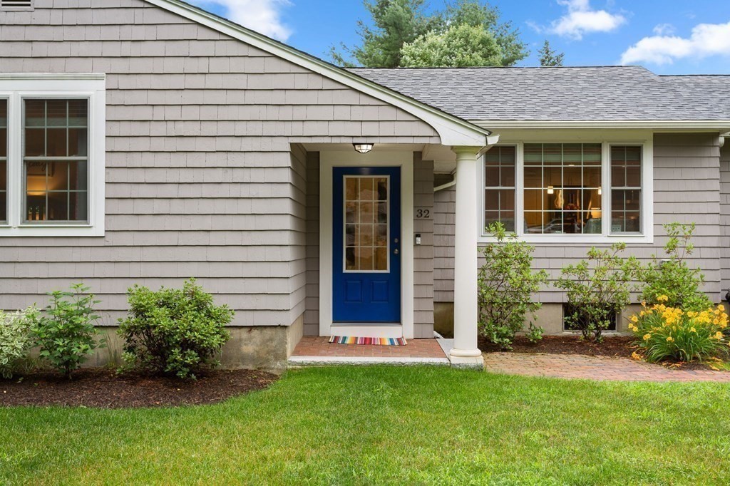 32 Lovejoy Road Andover, MA 01810 - Photo 4 of 38 Gallery Image 4