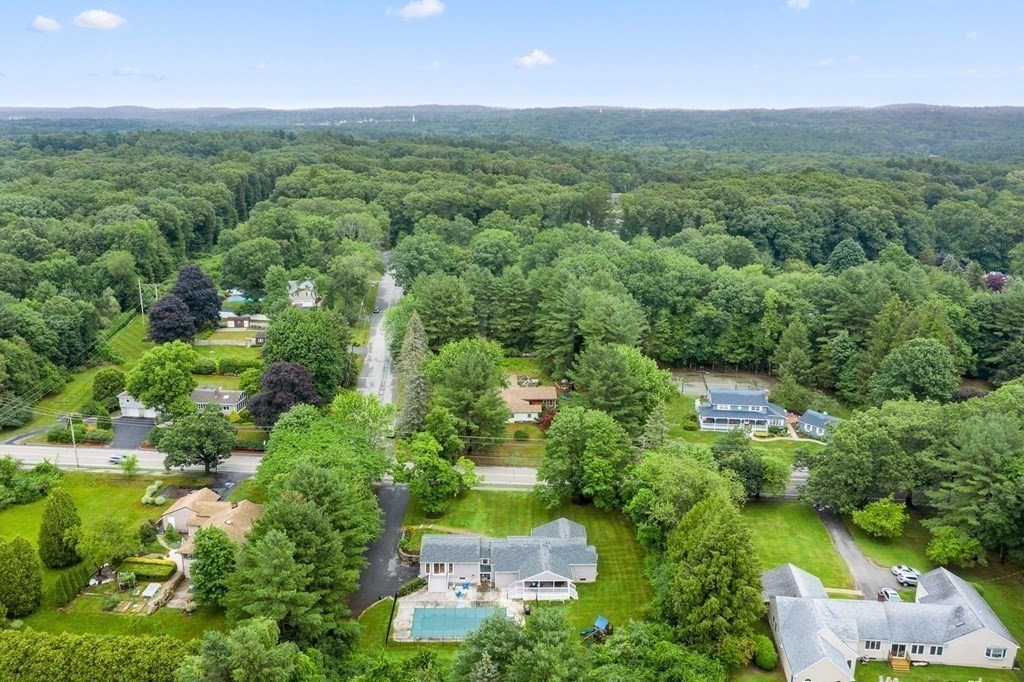 32 Lovejoy Road Andover, MA 01810 - Photo 5 of 38 Gallery Image 5