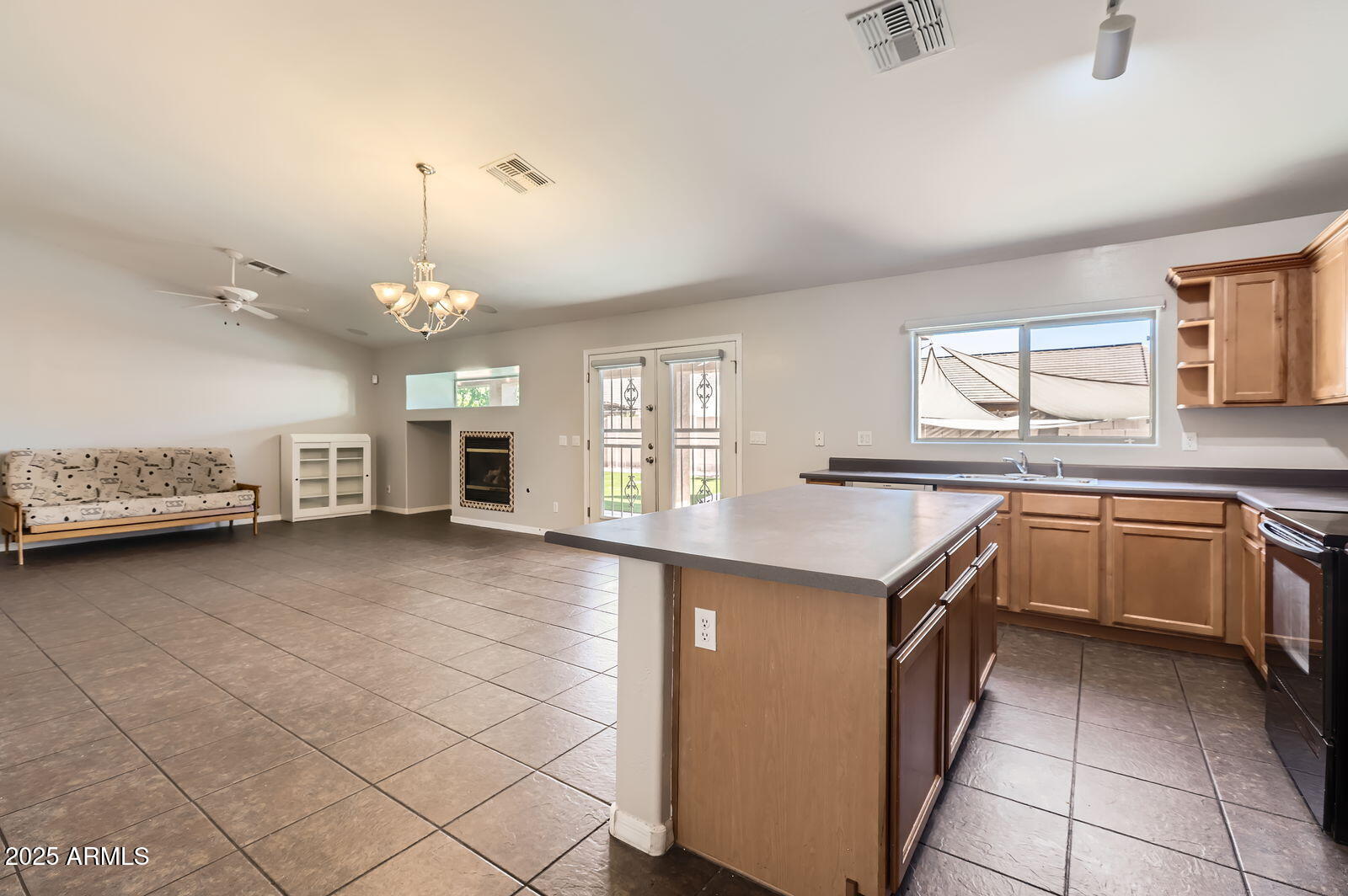 17405 West Rimrock Street Surprise, AZ 85388 - Photo 9 of 28 Kitchen