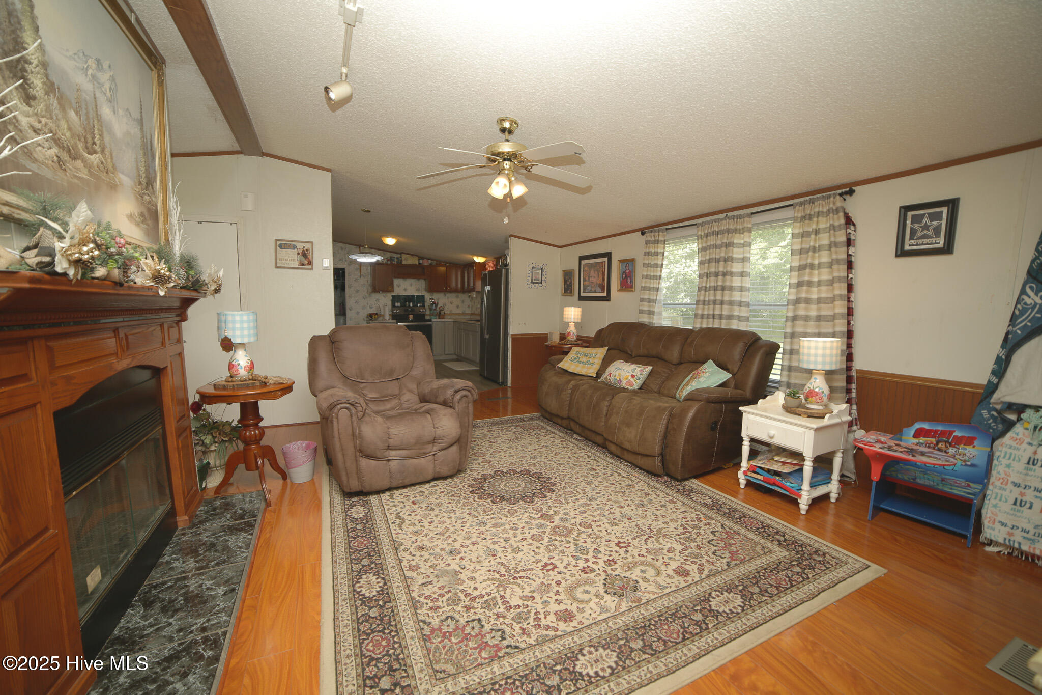 106 Summersett Road Whiteville, NC 28472 - Photo 12 of 24 106-Living rm