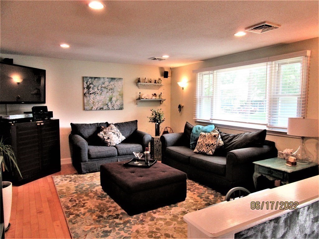 3 Brookside Road Mansfield, MA 02048 - Photo 6 of 34 Gallery Image 6