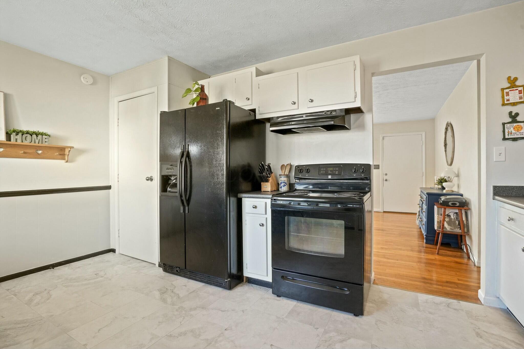3510 Dempsey Road Westerville, OH 43081 - Photo 7 of 39 Kitchen with Large Pantry