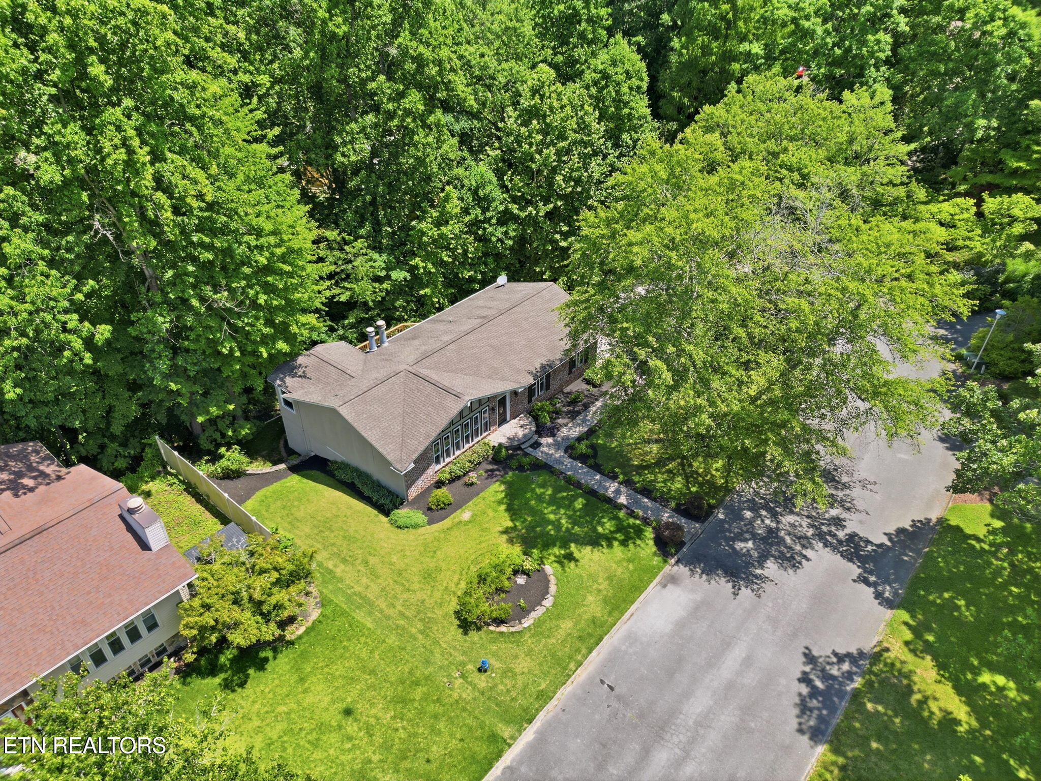 211 Connors Circle Oak Ridge, TN 37830 - Photo 10 of 56 11-web-or-mls-DJI_0006