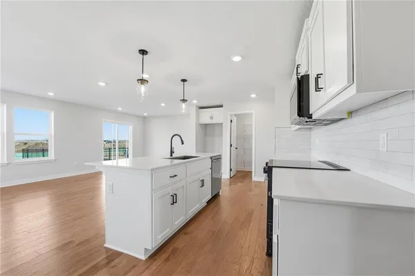 $310,995 | 1401 South 4th Street East, Louisburg, KS 66053