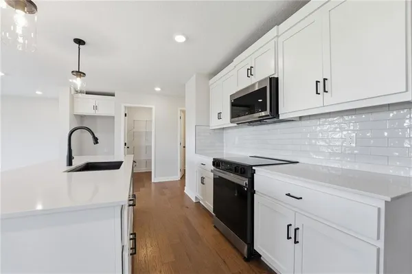 $310,995 | 1401 South 4th Street East, Louisburg, KS 66053