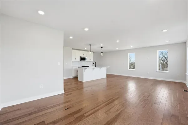 $310,995 | 1401 South 4th Street East, Louisburg, KS 66053