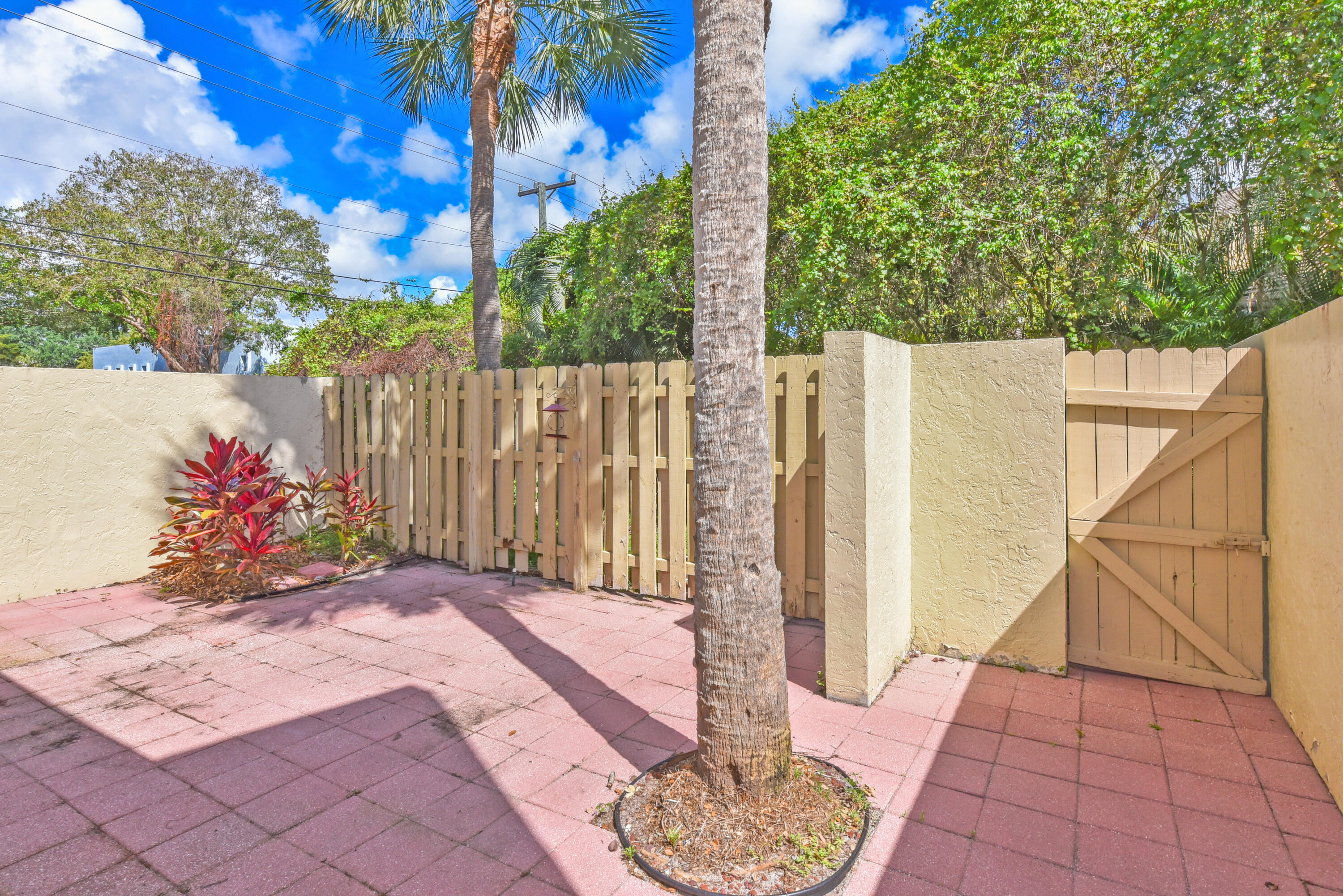 1400 Northwest 9th Avenue, Unit B8 Boca Raton, FL 33486 - Photo 28 of 32 1400 NW Ninth Ave_Lois Ronan_27