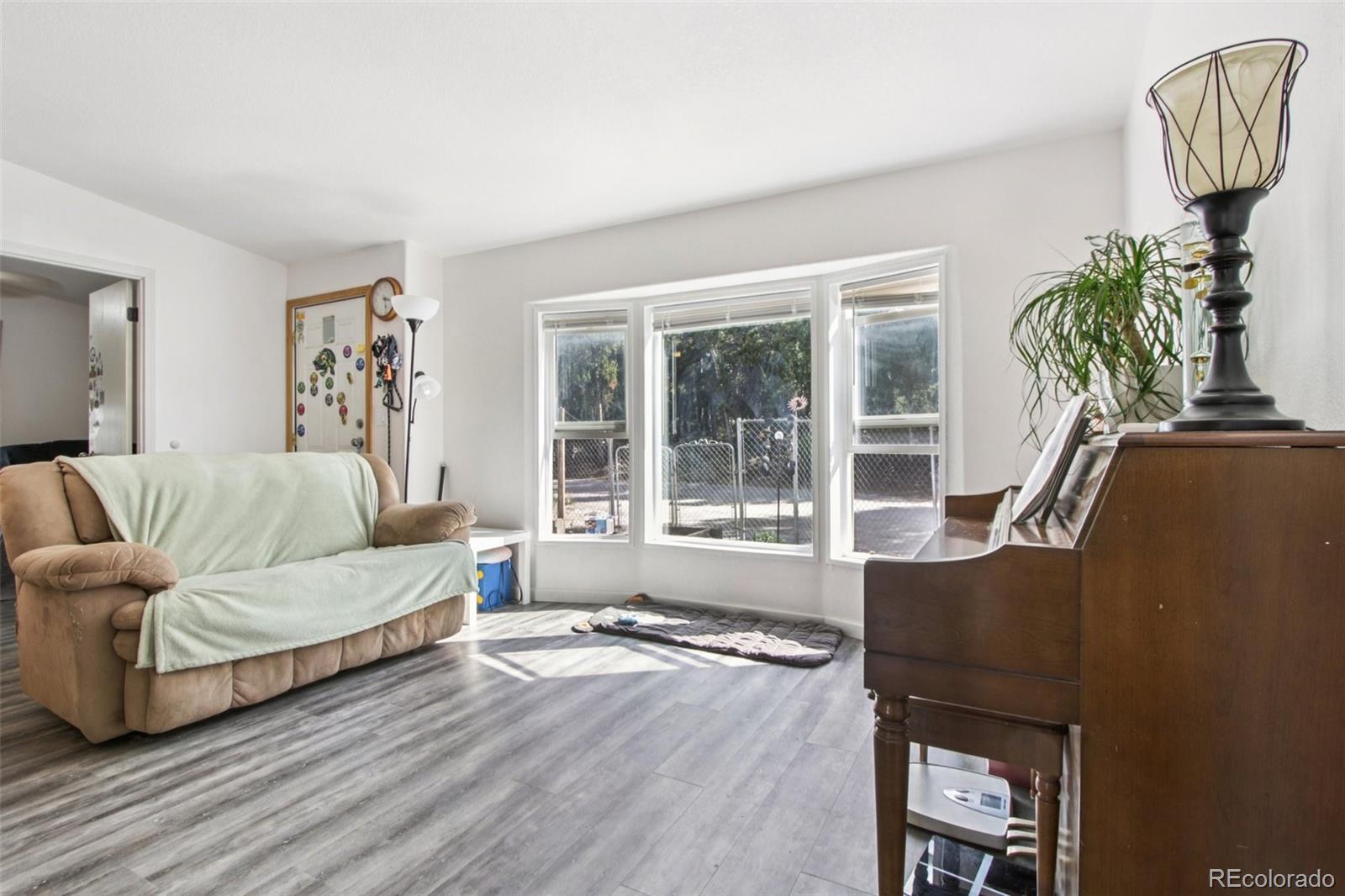 81 Atlantis Road Black Hawk, CO 80422 - Photo 4 of 40 a living room with furniture and a potted plant