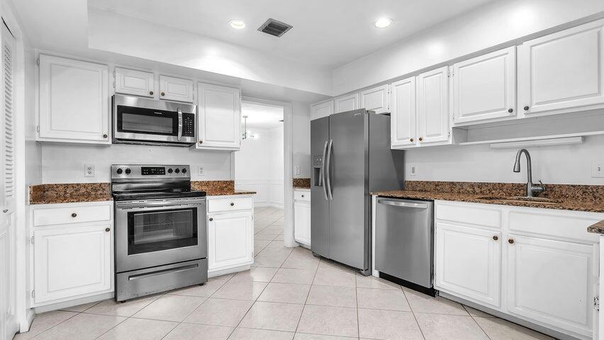 6125 Old Court Road, Unit 133 Boca Raton, FL 33433 - Photo 16 of 32 Kitchen