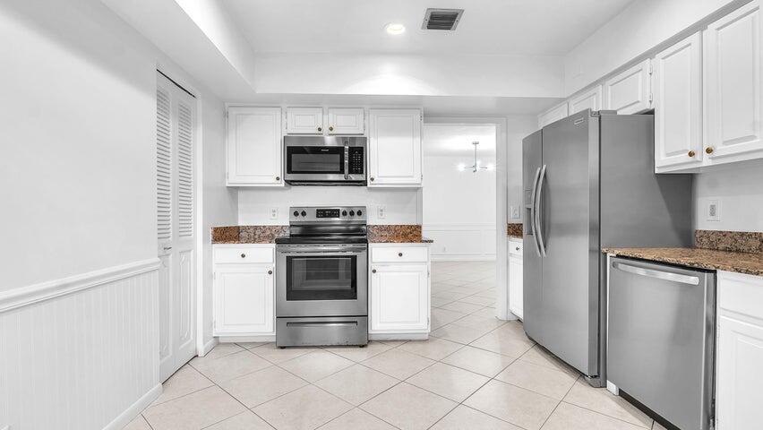 6125 Old Court Road, Unit 133 Boca Raton, FL 33433 - Photo 17 of 32 Kitchen