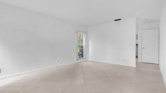 $290,000 | 6125 Old Court Road, Unit 133, Boca Raton, FL 33433