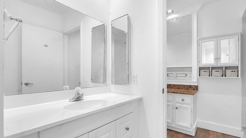 6125 Old Court Road, Unit 133 Boca Raton, FL 33433 - Photo 28 of 32 Master Bathroom