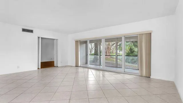 $290,000 | 6125 Old Court Road, Unit 133, Boca Raton, FL 33433