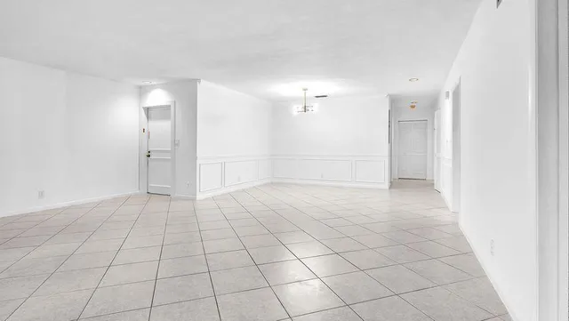 $290,000 | 6125 Old Court Road, Unit 133, Boca Raton, FL 33433