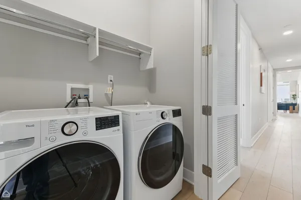 $8,000 | 146 West Erie Street, Unit 403, Chicago, IL 60654