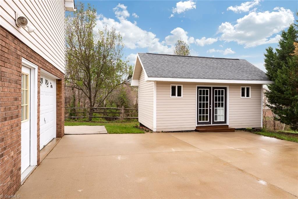6104 Old Plank Road High Point, NC 27265 - Photo 4 of 30 Gallery Image 4