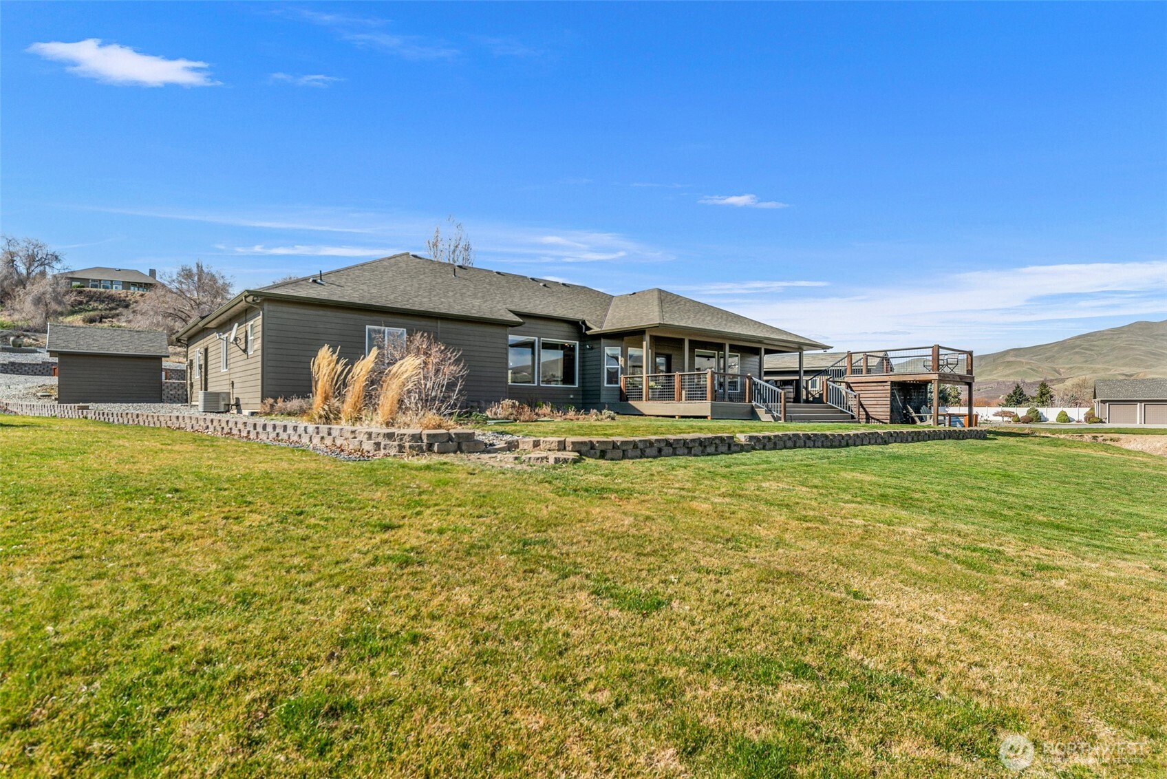 3045 Eastview Lane Wenatchee, WA 98801 - Photo 3 of 40