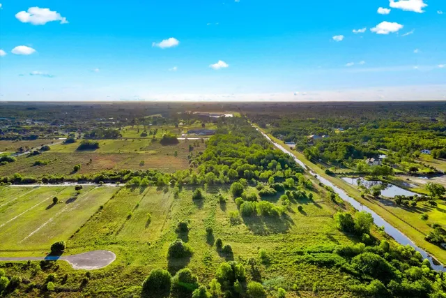 a view of an outdoor space