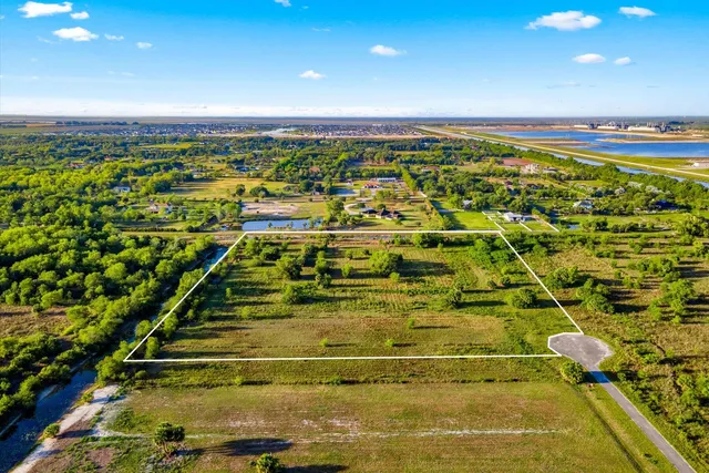 a view of an ocean view