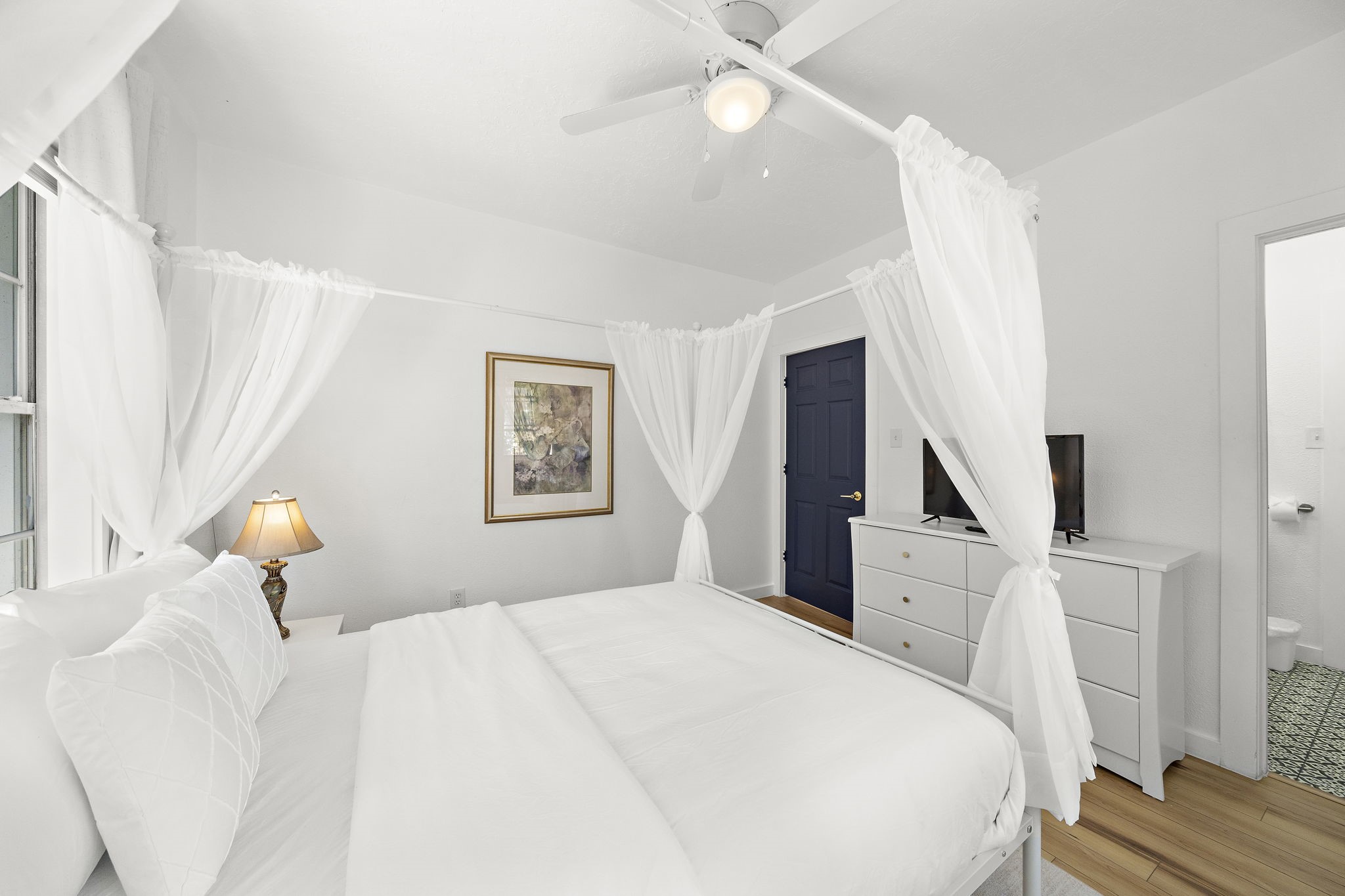 3901 Dallas Street, Unit D Houston, TX 77023 - Photo 14 of 35 a bedroom with a bed and a flat screen tv