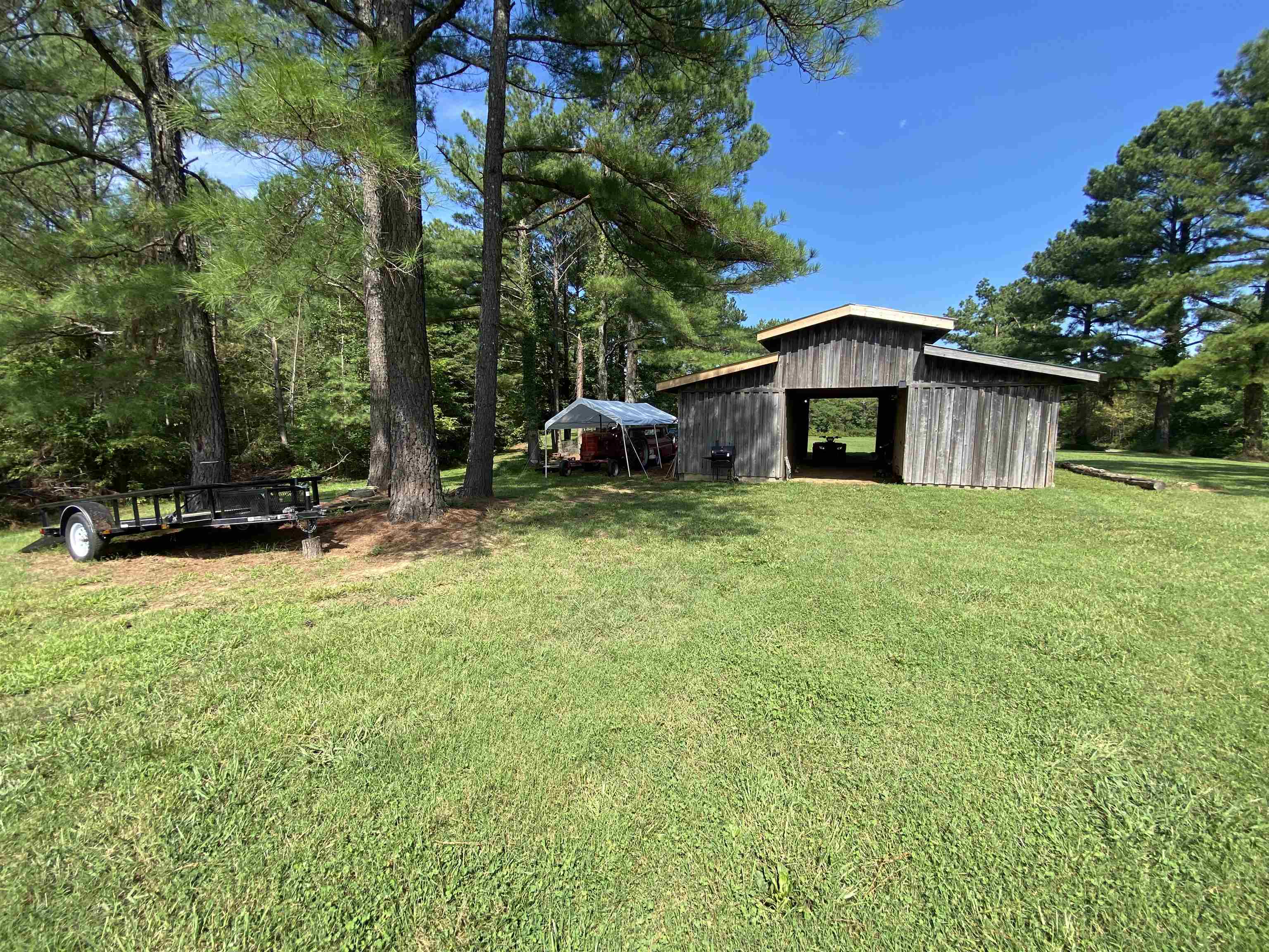 675 Humphrey Road Huntingdon, TN 38344 - Photo 5 of 25 a view of a house with a yard