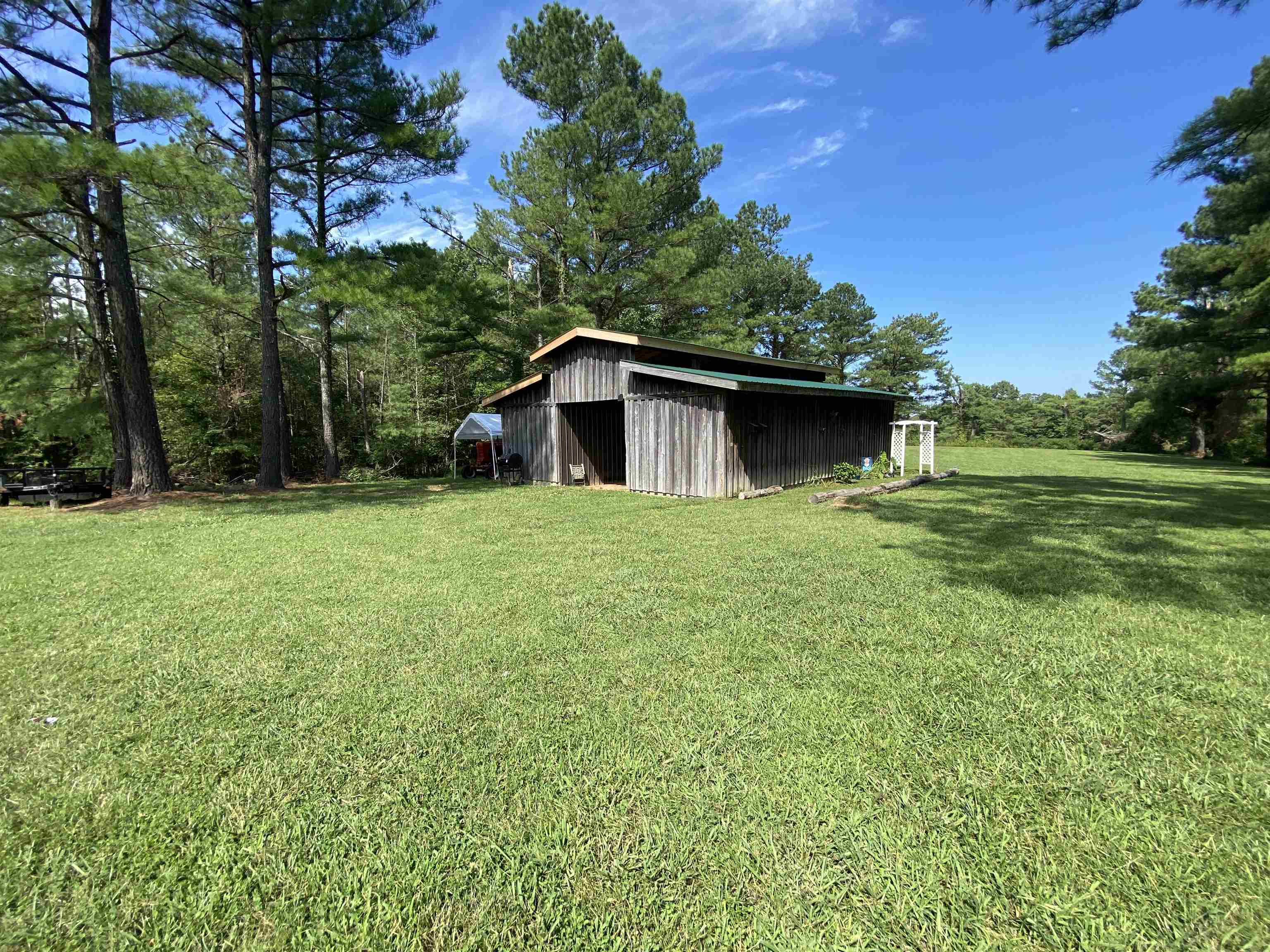 675 Humphrey Road Huntingdon, TN 38344 - Photo 6 of 25 a view of a house with a yard