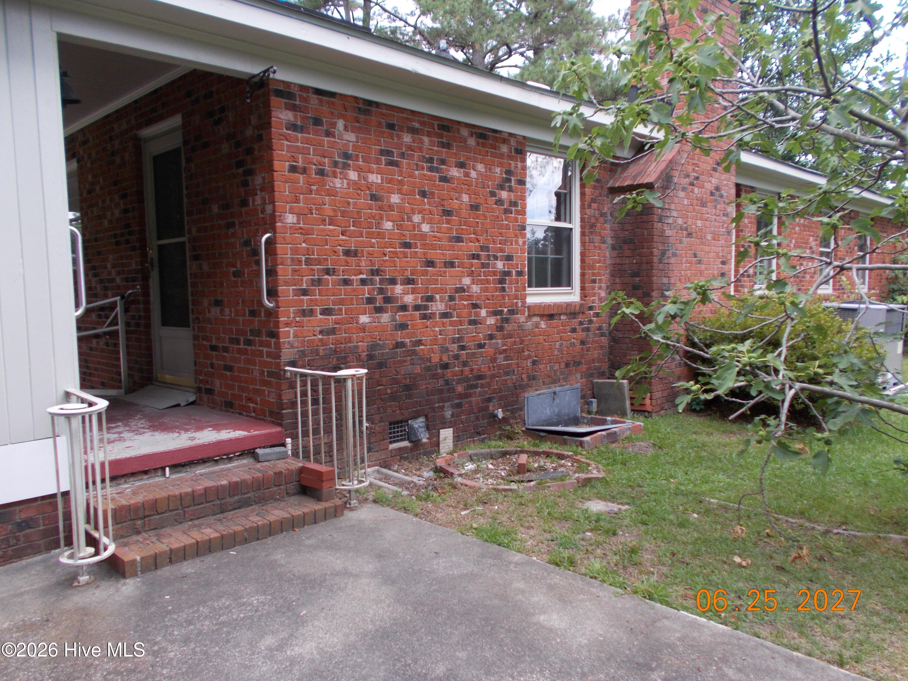 2209 Stanton Road Kinston, NC 28504 - Photo 2 of 13