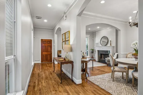 $709,999 | 1022 East 27th Street, Houston, TX 77009