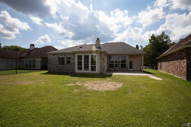 $329,900 | 1335 Springlake Drive, Baton Rouge, LA 70810